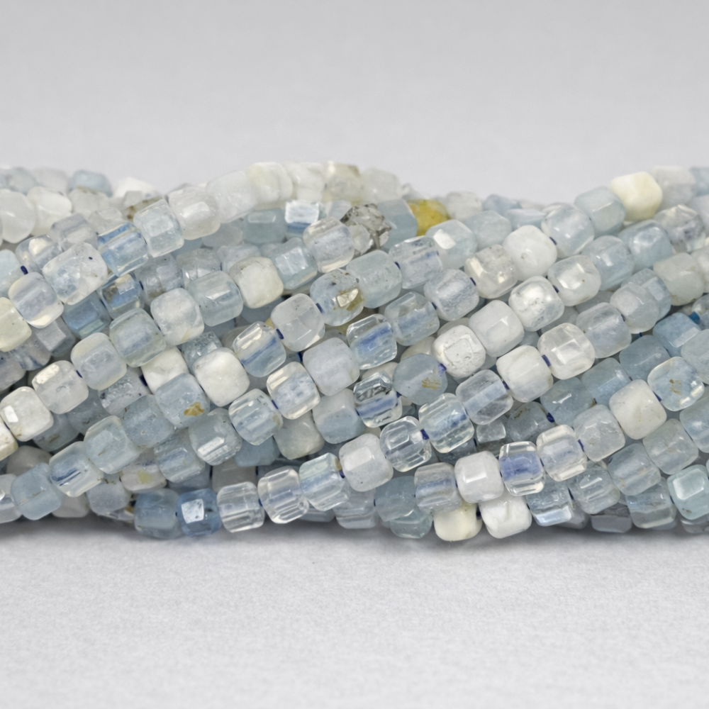 Beads Aquamarine 2x2mm (0402001G)