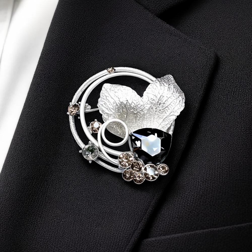 Brooch ‘Silver Petal’ (6714)