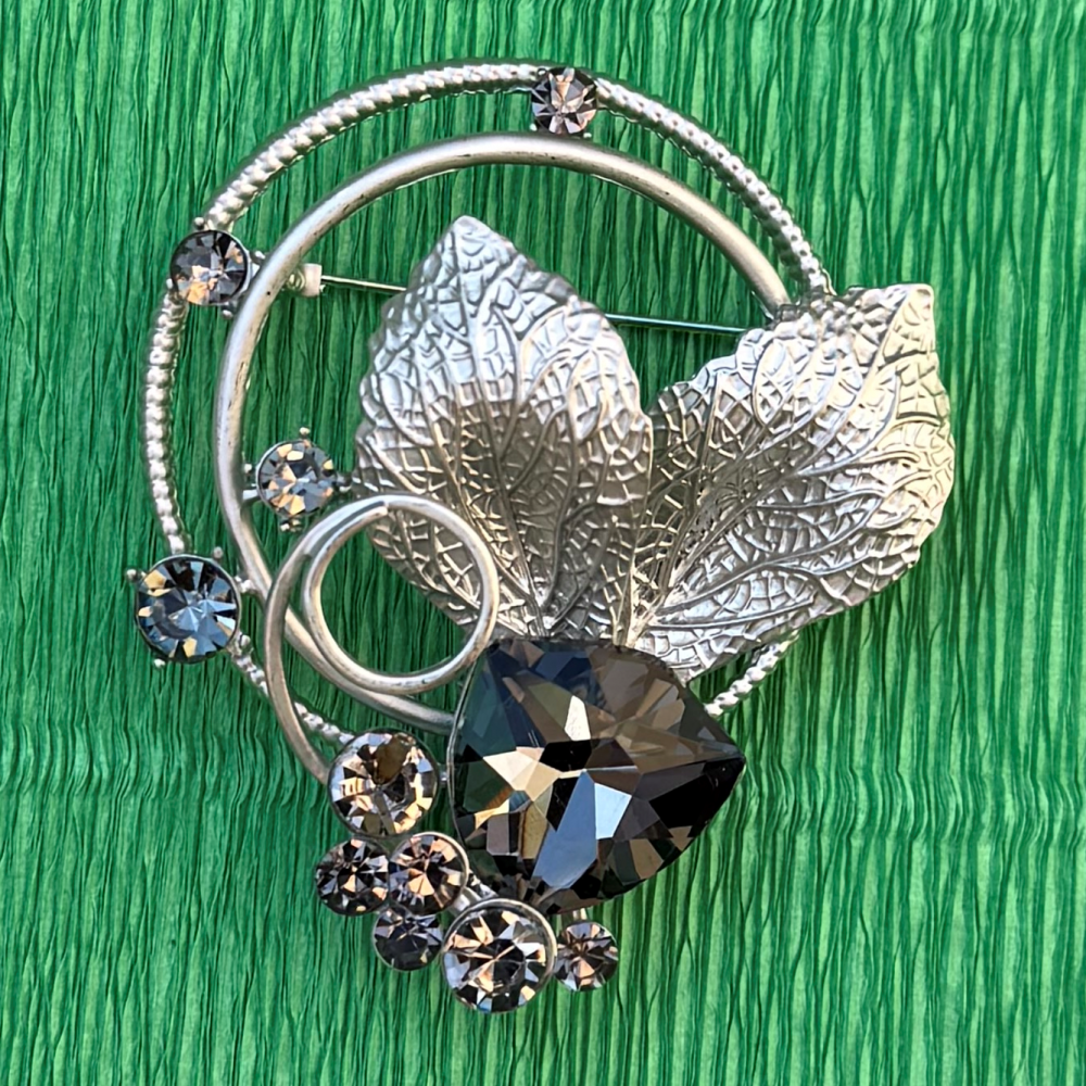 Brooch ‘Silver Petal’ (6714)