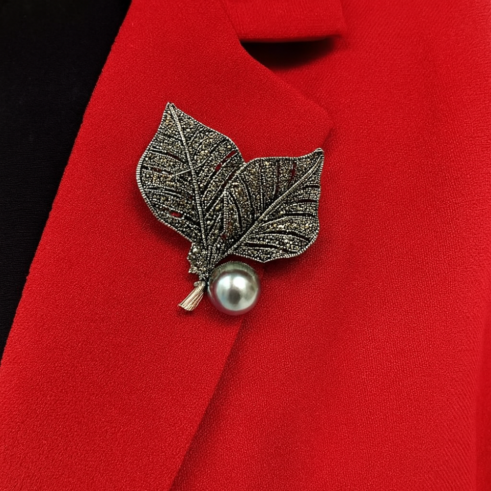 Brooch ‘Silver Leaf with Pearl Brooch’ (6719)