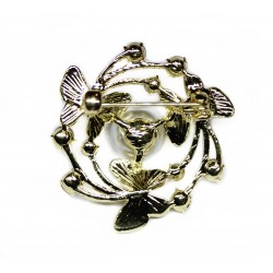  BROOCH. STYLISED CIRCLE WITH BUTTERFLIES, RHINESTONES AND PEARLS (6821)