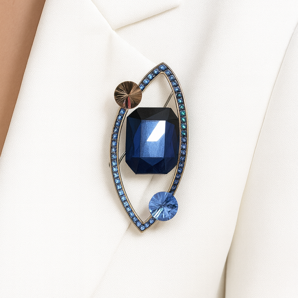 Brooch with blue stone (6899)