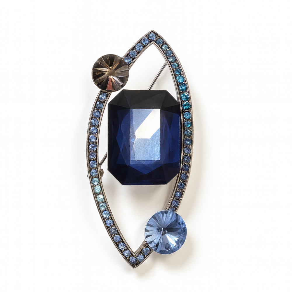 Brooch with blue stone (6899)
