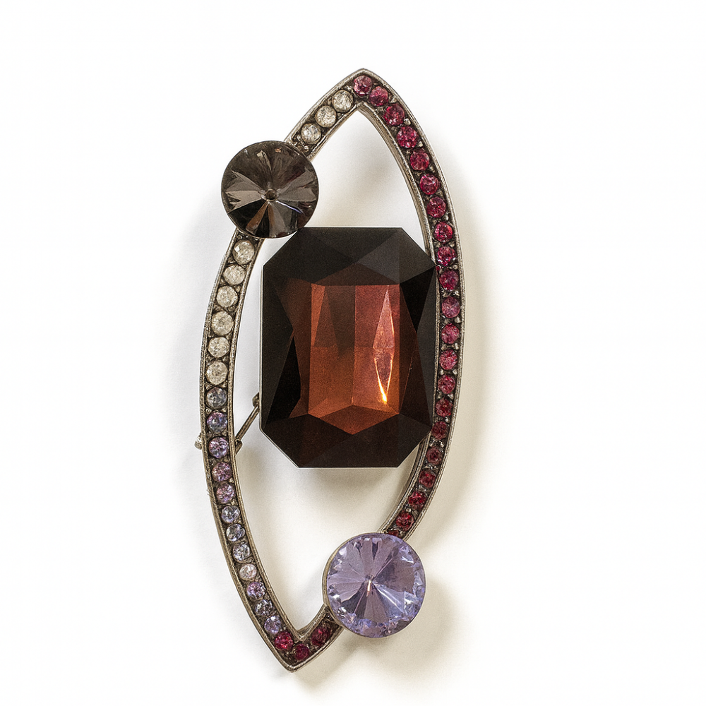 Brooch with burgundy stone (6900)