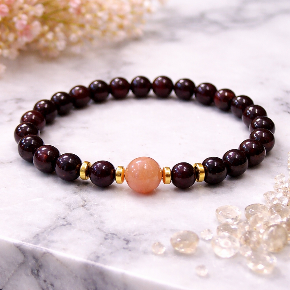 Bracelet made of Garnet, Sunstone and Hematite