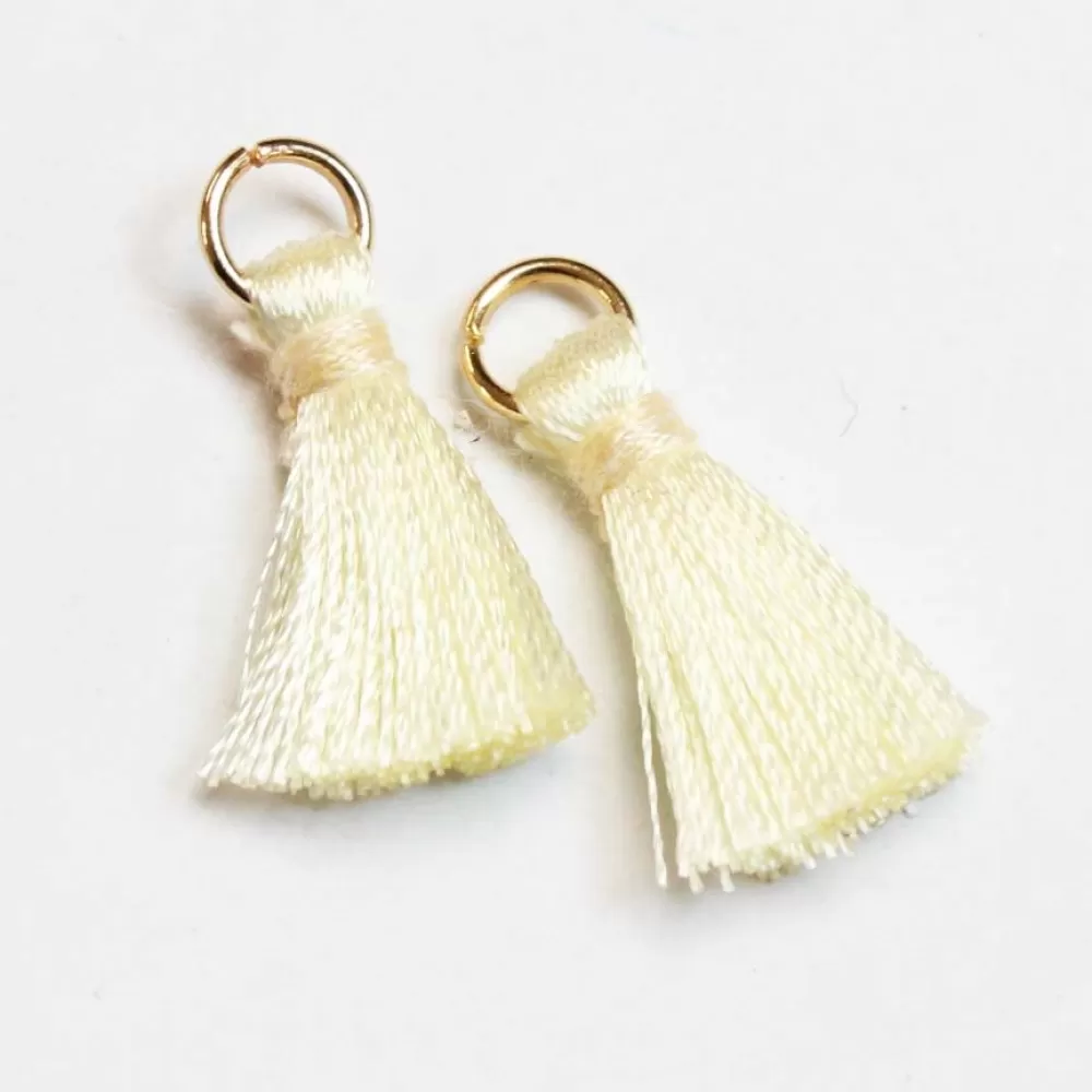 Tassel ~6x23mm 1pcs. (F04D0201) Tassel ~6x23mm 1pcs. (F04D0201)